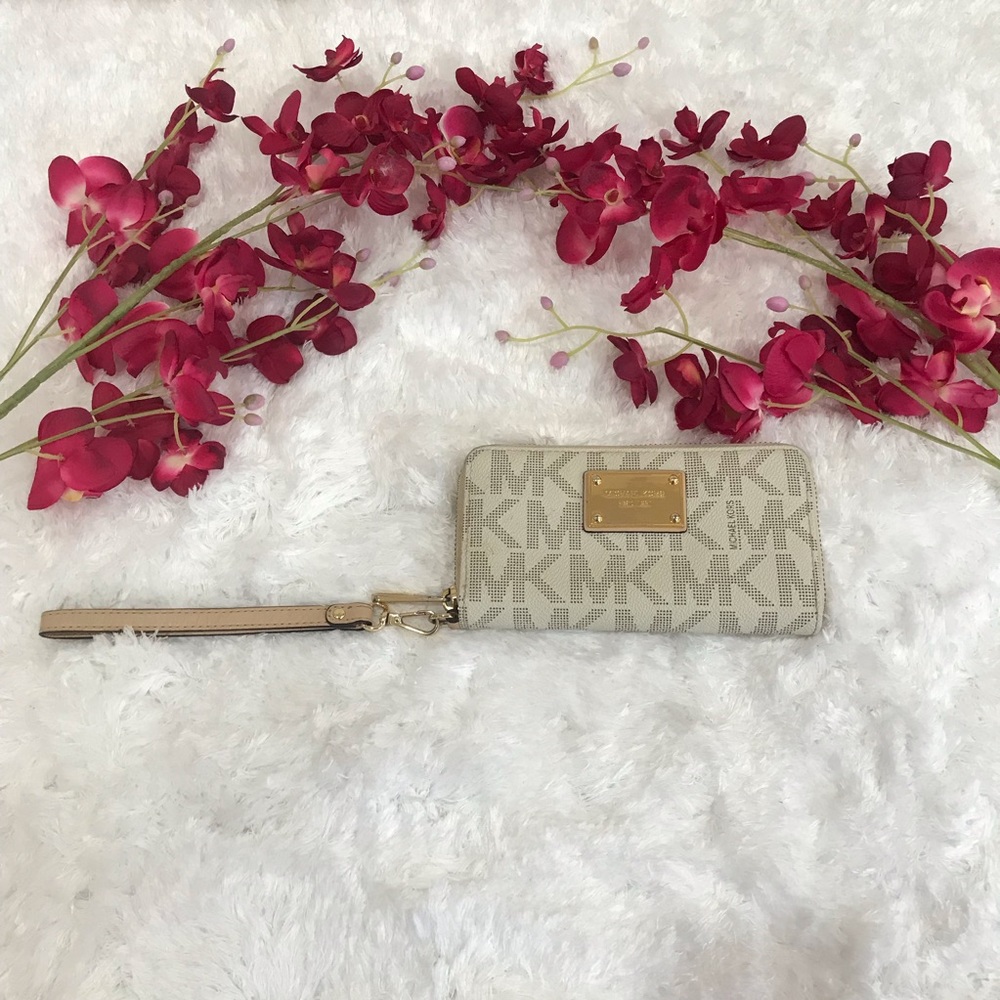 Michael Kors Wristlet